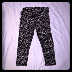 Fabletics Salar printed powerhold capris size S